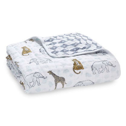 This aden + anais extra soft dream blanket is made of 4 layers of high quality 100% cotton muslin. It's breathable + cuddly and a dream to touch. Take it from the cot to the sofa to the beach!