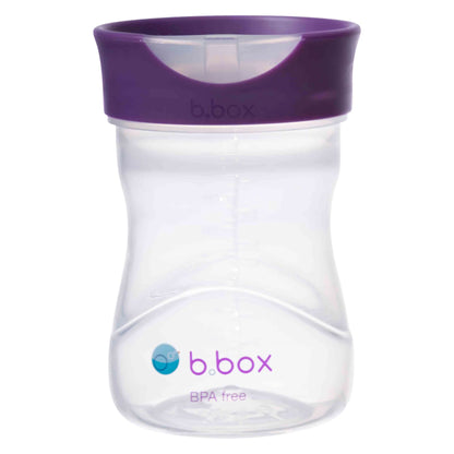 The b.box Training Cup mimics the flow of a big kids cup, by funnelling liquids into the rim for easy free-flow drinking. 